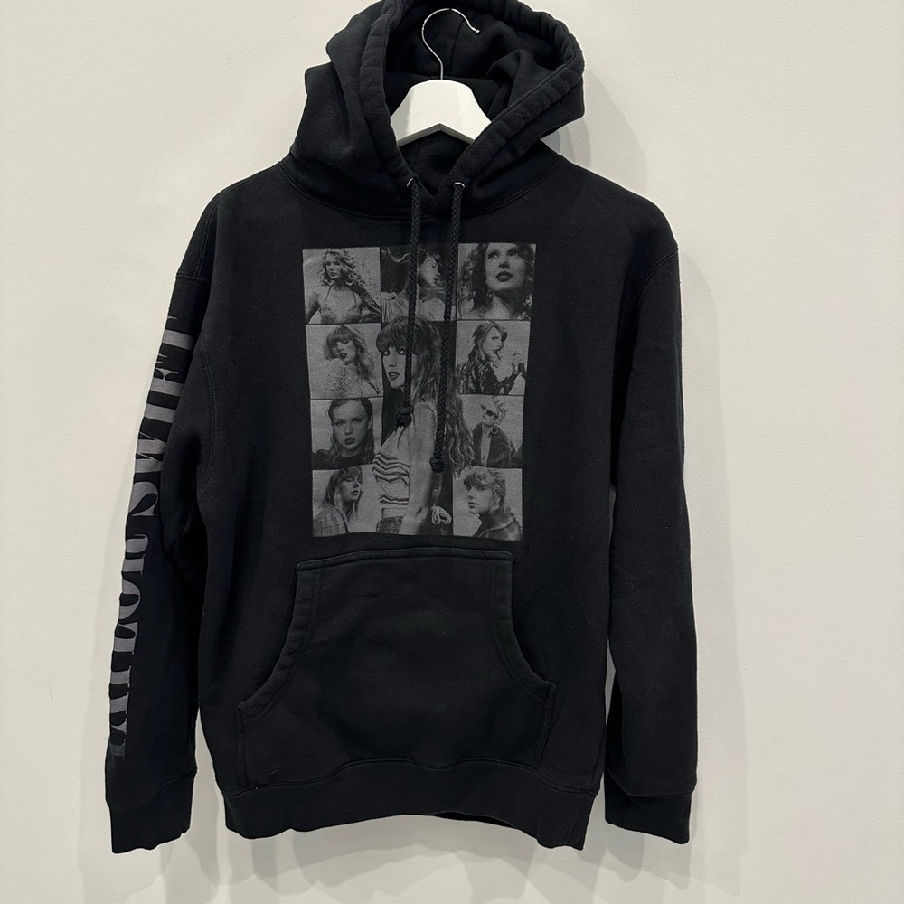 black hoodie sweatshirt